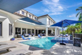 Naples Luxury Estate Near Beaches & 5th Avenue